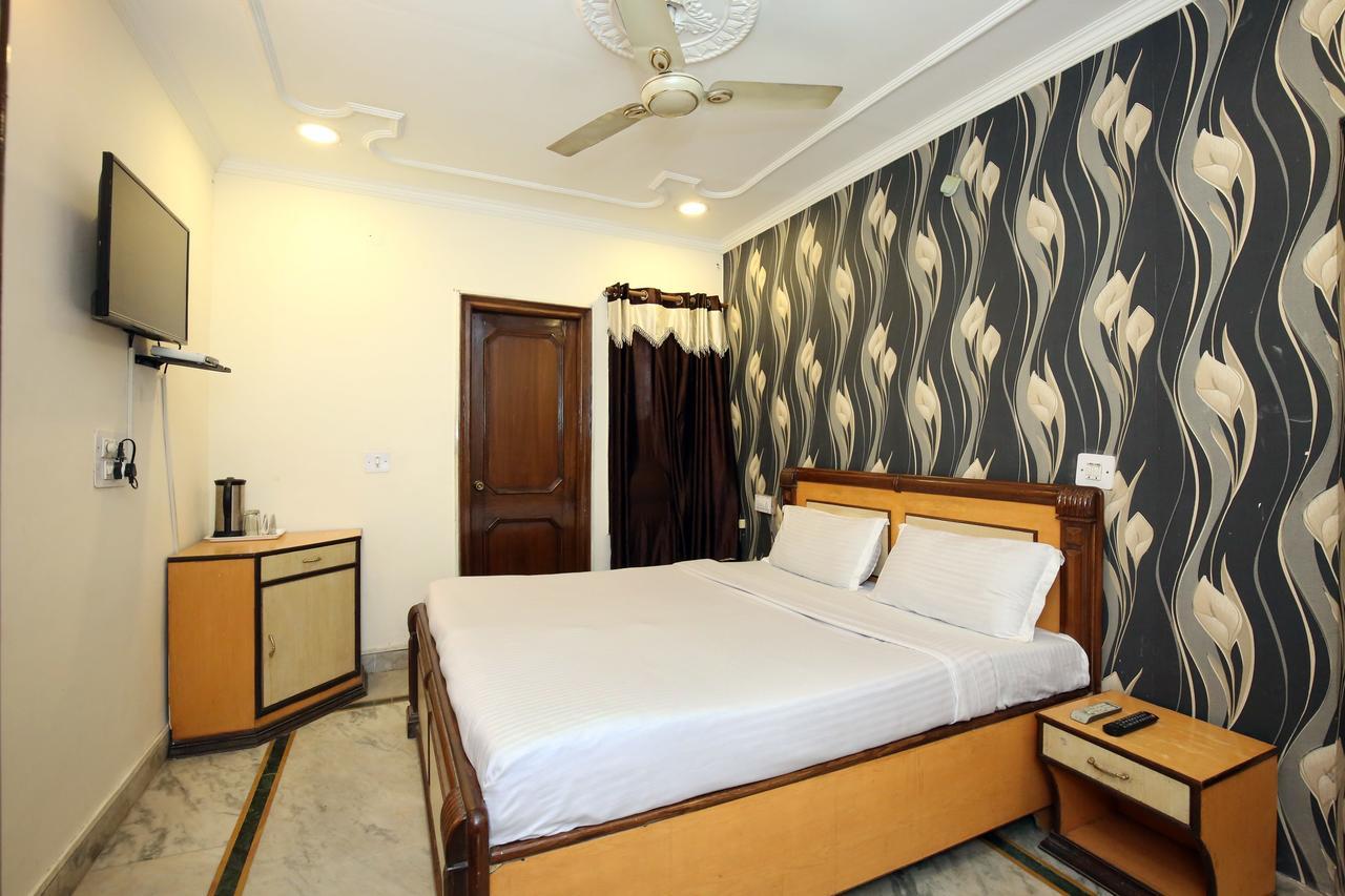 Capital O 10990 Hotel Gobind Regency Zirakpur Exterior photo