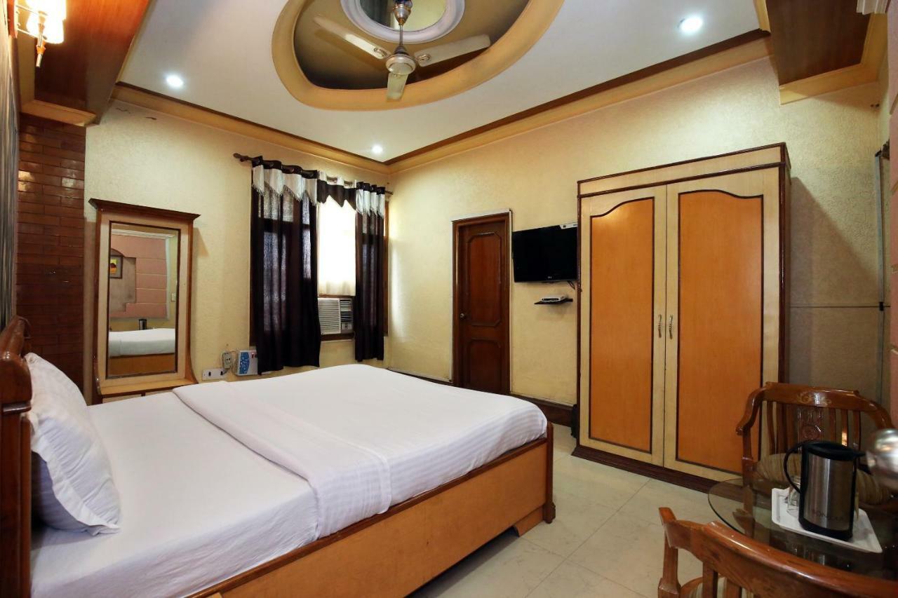Capital O 10990 Hotel Gobind Regency Zirakpur Exterior photo