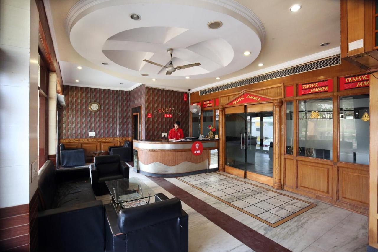 Capital O 10990 Hotel Gobind Regency Zirakpur Exterior photo